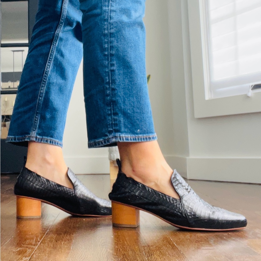 Eva Credo Alhambra Black Snakeskin Size 10